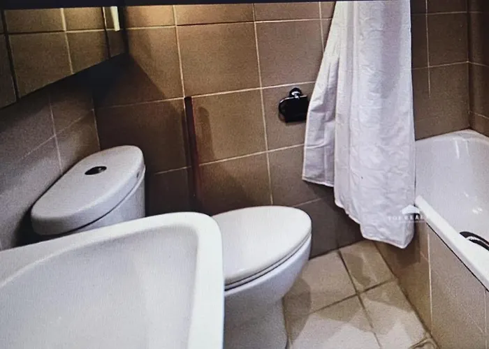 Luxury 2br In Makati Near Malls & Offices Manila