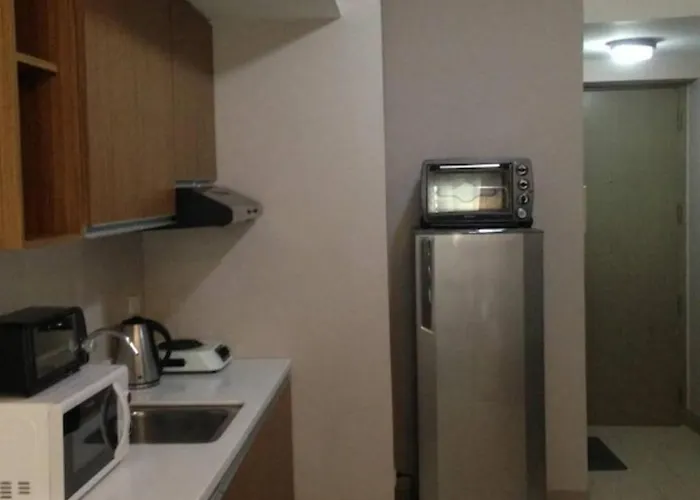 Luxury 2br In Makati Near Malls & Offices